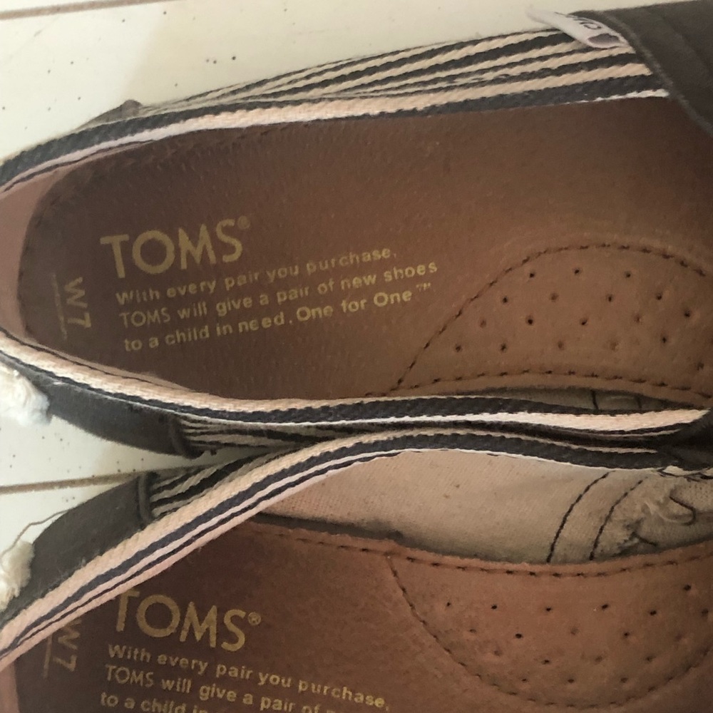 Toms - Picture 6 of 6